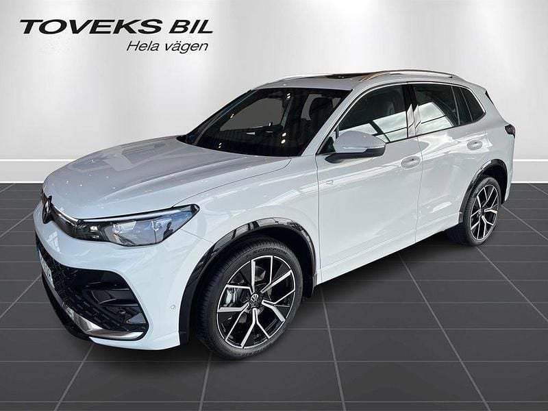 Vit (pure white) Ny 2025 VW Tiguan R-line SUV | 613 700 kr (Dyr) - Bild 1/4