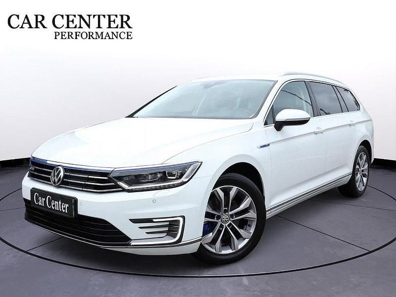 Vit Begagnad 2018 VW Passat Executive Kombi | 194 900 kr (Marknadspris) - Bild 1/4