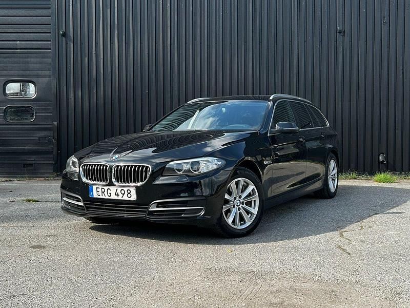 Svart Begagnad 2015 BMW 530 Kombi | 194 900 kr (Bra pris) - Bild 1/4