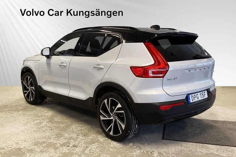 Begagnad Volvo XC40 R-Design 214 HK (157 kW) 2021 Silver SUV