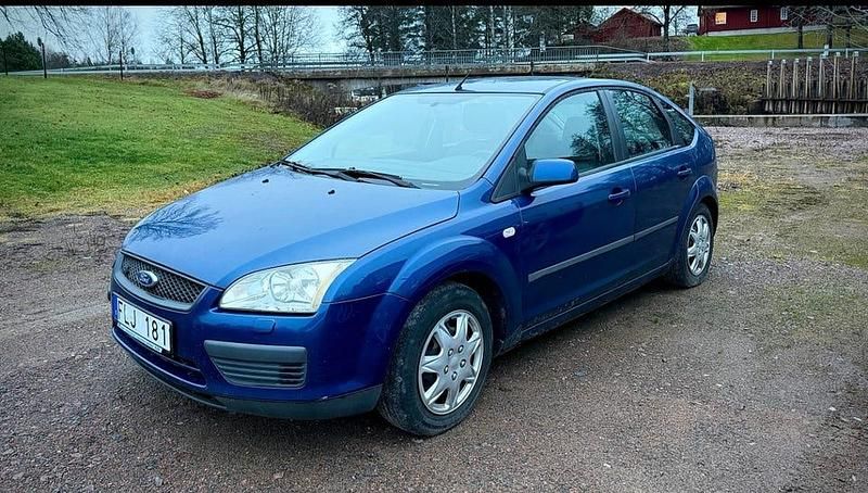 Begagnad 2007 Ford Focus Halvkombi | 24 500 kr (Marknadspris) - Bild 1/4