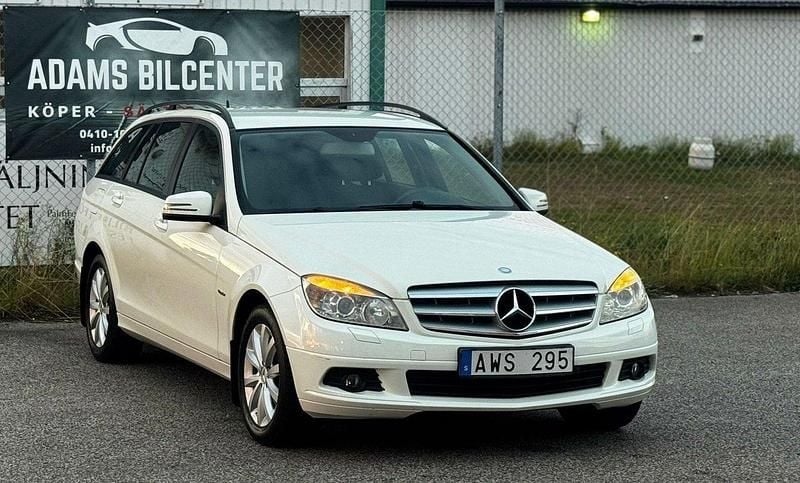 Vit Begagnad 2010 Mercedes C180 Classic Kombi | 89 600 kr (Marknadspris) - Bild 1/4
