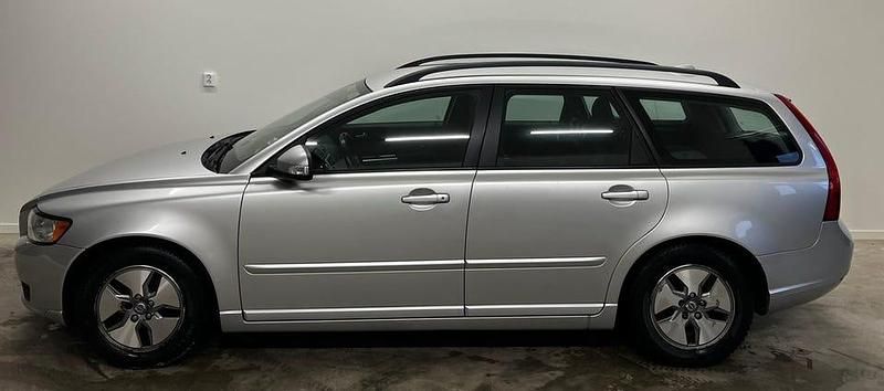 Begagnad Volvo V50 Momentum 116 HK (85 kW) 2011 Grå Kombi