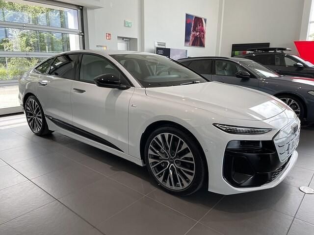 Begagnad Audi e-tron Sportback S-Line 314 kW (428 HK) 2025 Vit SUV