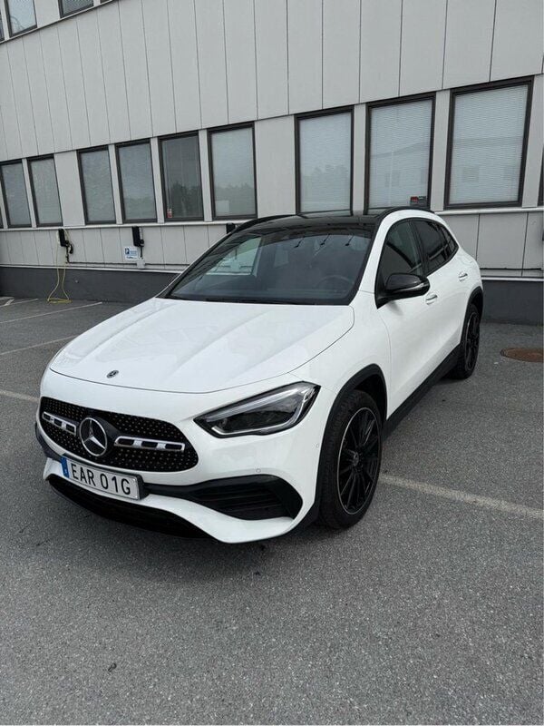 Vit Begagnad 2023 Mercedes GLA250 SUV | 486 900 kr - Bild 1/4