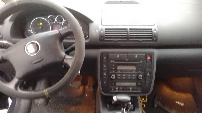 Begagnad Seat Alhambra 150 HK (110 kW) 2007 Minibuss