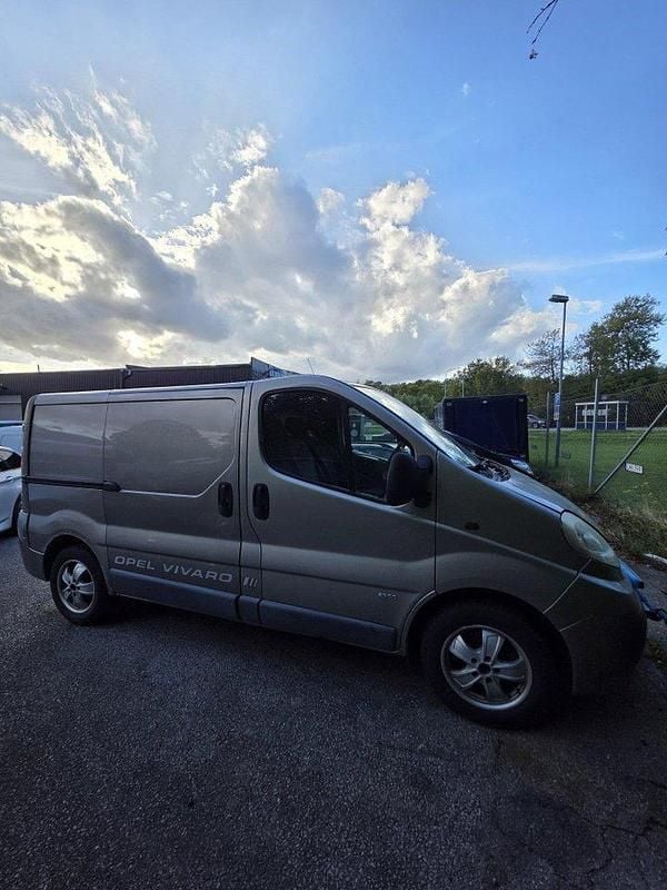 Grå Begagnad 2007 Opel Vivaro Van | 15 000 kr (Superpris) - Bild 1/4