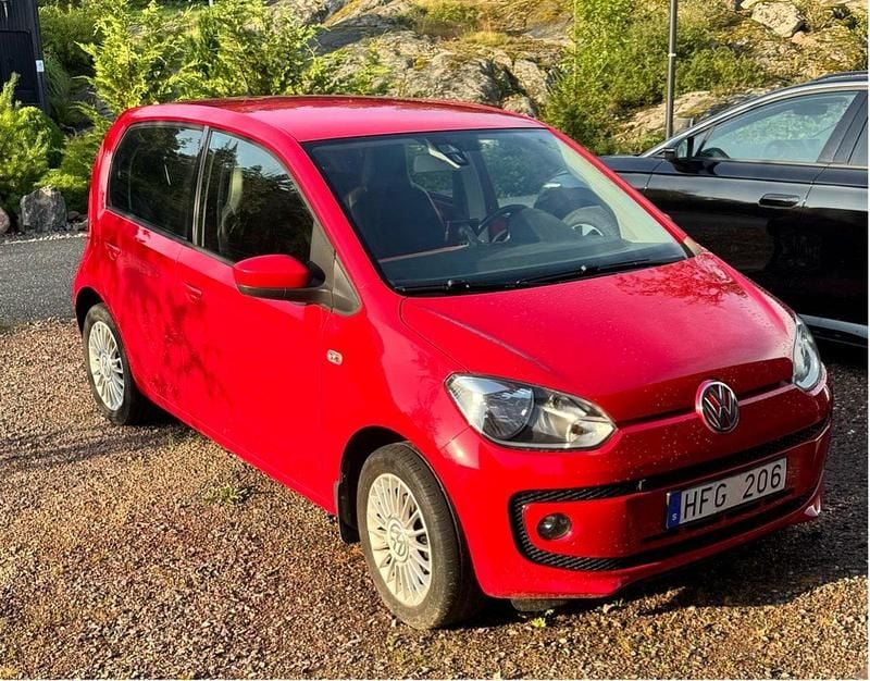 Röd Begagnad 2013 VW up! high up! Halvkombi | 57 500 kr (Bra pris) - Bild 1/3