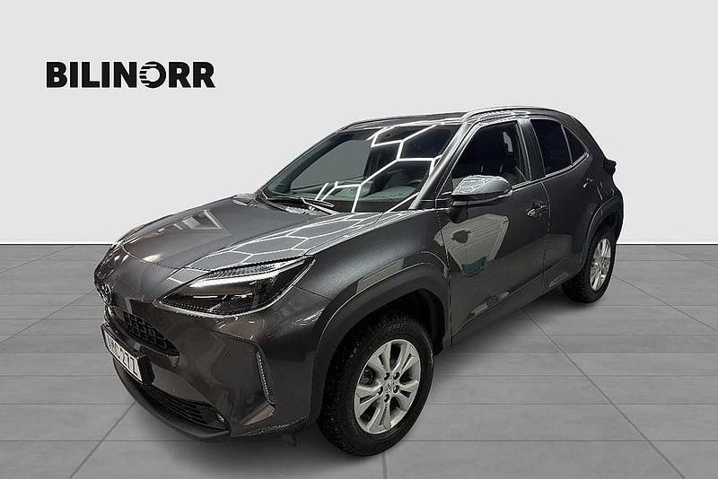 Mörkgrå Begagnad 2024 Toyota Yaris Cross Active SUV | 329 900 kr (Lite dyr) - Bild 1/4