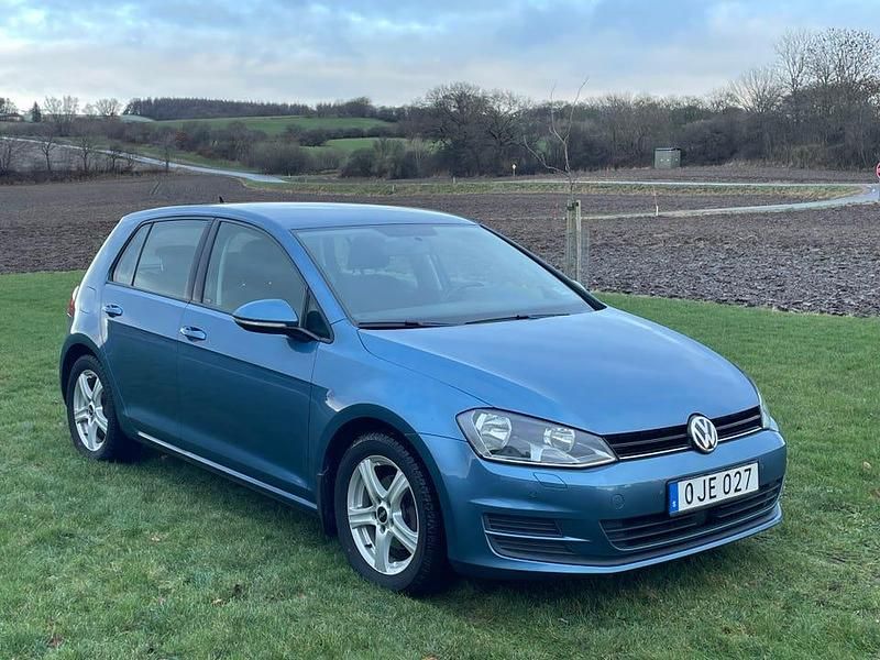 Begagnad VW Golf VII 110 HK (80 kW) 2017 Blå metallic Halvkombi