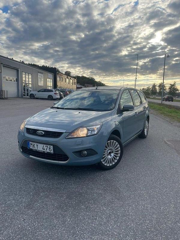 Grå Begagnad 2008 Ford Focus Titanium Kombi | 21 500 kr (Marknadspris) - Bild 1/4