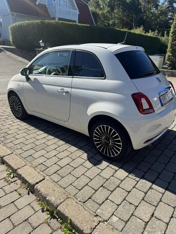 Vit Begagnad 2018 Fiat 500 Lounge Halvkombi | 85 000 kr (Marknadspris) - Bild 1/4