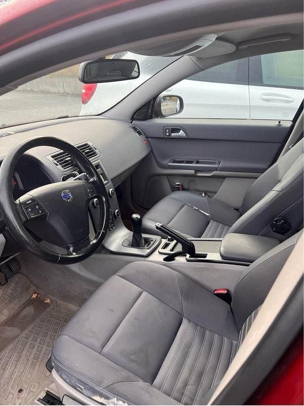 Röd Begagnad 2008 Volvo S40 Kinetic Sedan | 16 000 kr (Superpris) - Bild 1/4