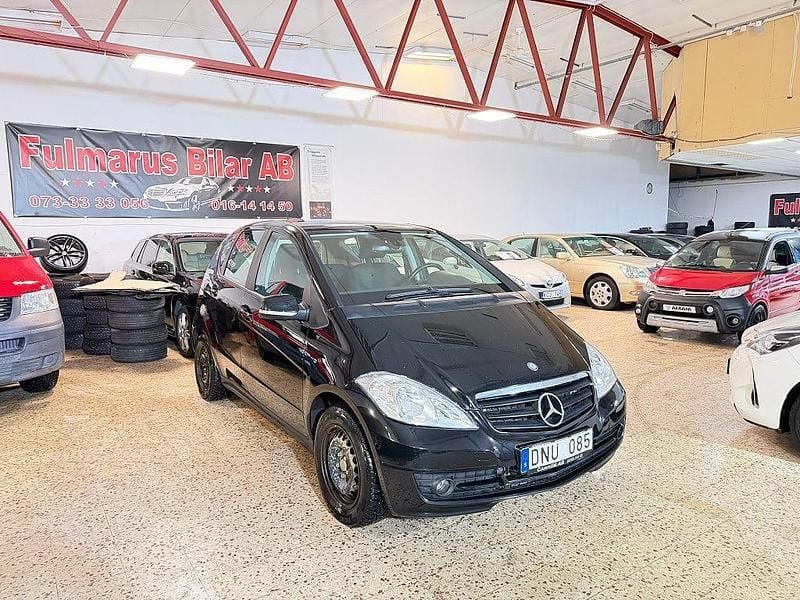 Begagnad Mercedes A180 Classic 109 HK (80 kW) 2011 Svart Halvkombi