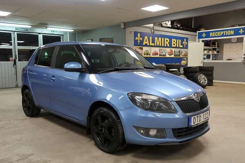 Begagnad Skoda Fabia Ambiente 86 HK (63 kW) 2014 Blå Halvkombi