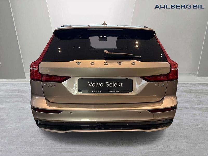 Begagnad Volvo V60 Plus 349 HK (256 kW) 2024 Ljusgrå Kombi