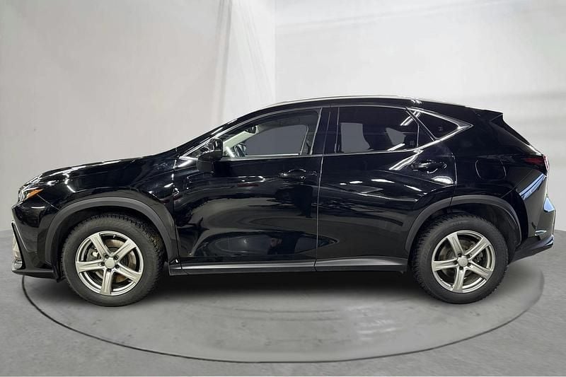 Begagnad Lexus NX450h+ Business Edition 309 HK (227 kW) 2023 Svart SUV