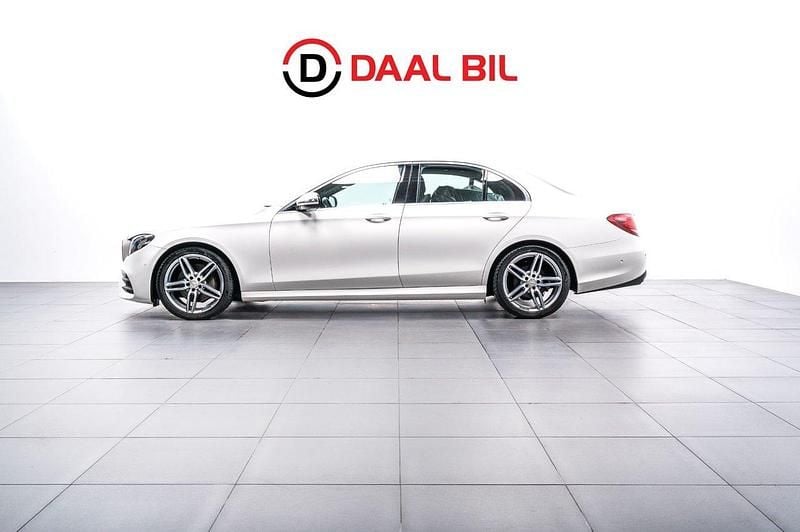 Vit Begagnad 2019 Mercedes E200 AMG Sedan | 319 700 kr (Marknadspris) - Bild 1/4