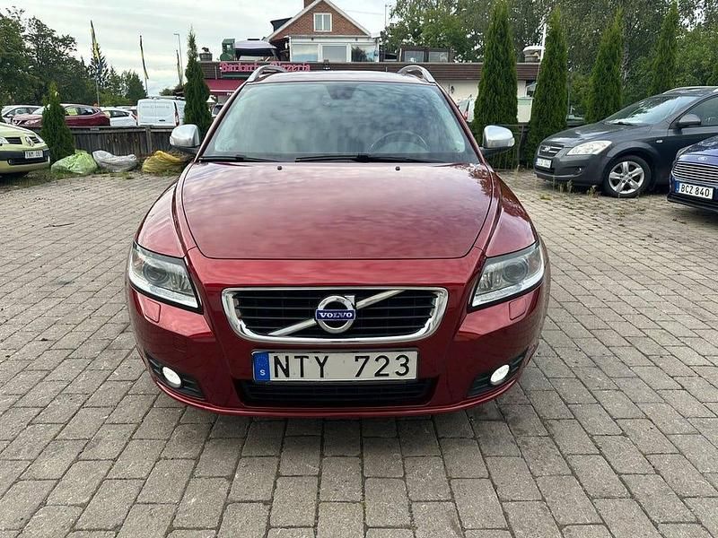 Begagnad Volvo V50 Momentum 116 HK (85 kW) 2011 Röd Kombi