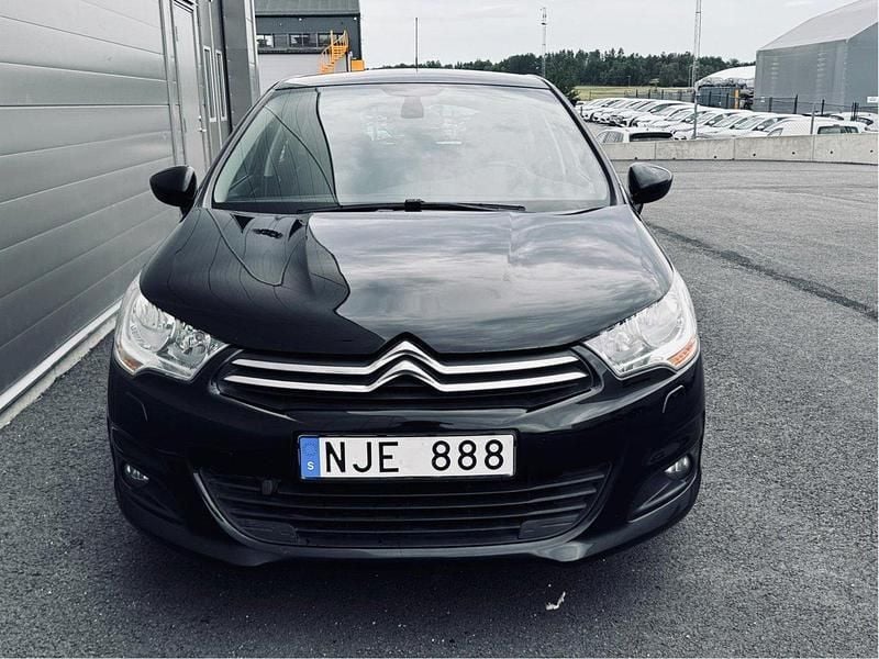 Begagnad 2013 Citroën C4 Halvkombi | 59 800 kr (Marknadspris) - Bild 1/4