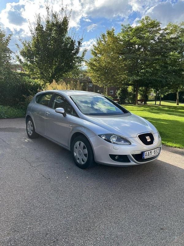 Silver Begagnad 2007 Seat Leon Halvkombi | 30 000 kr (Marknadspris) - Bild 1/4