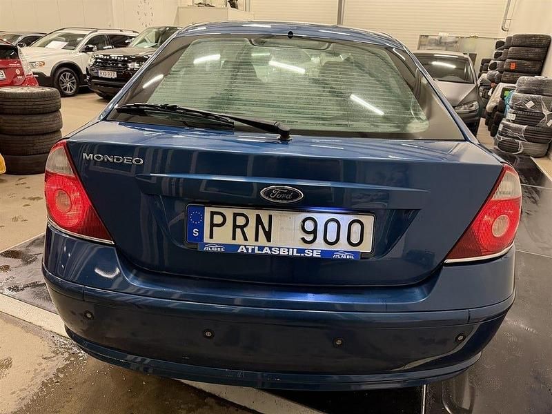 Begagnad Ford Mondeo 146 HK (107 kW) 2006 Blå Halvkombi