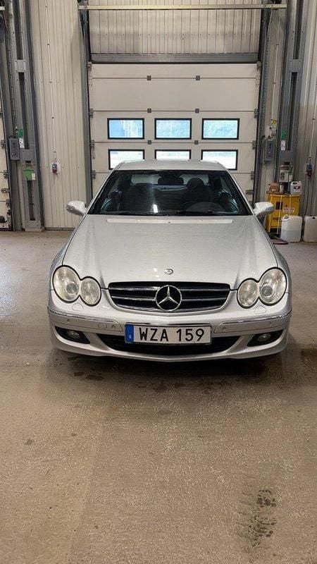 Silver Begagnad 2006 Mercedes CLK350 Avantgarde Sportkupé | 65 000 kr (Superpris) - Bild 1/4