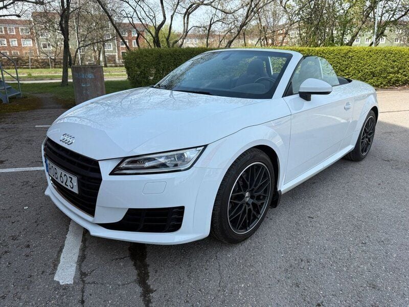 Vit Begagnad 2017 Audi TT Roadster Cab | 269 900 kr (Marknadspris) - Bild 1/4