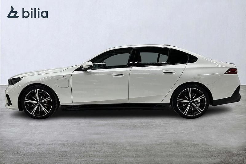Begagnad BMW 530e M Sport 190 HK (139 kW) 2025 Vit Sedan