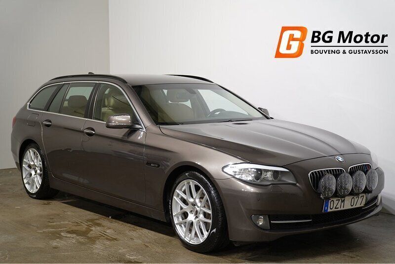 Brun Begagnad 2012 BMW 520 Kombi | 99 900 kr (Dyr) - Bild 1/4