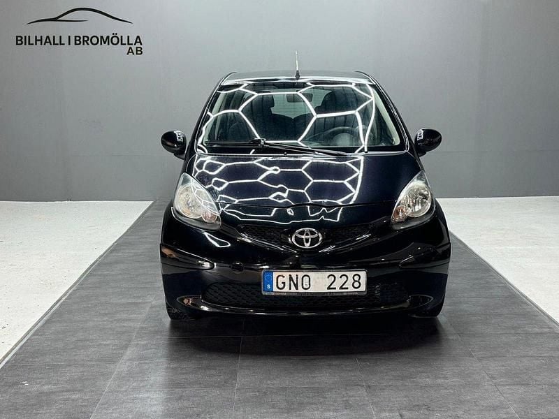 Svart Begagnad 2008 Toyota Aygo Halvkombi | 32 900 kr (Marknadspris) - Bild 1/4