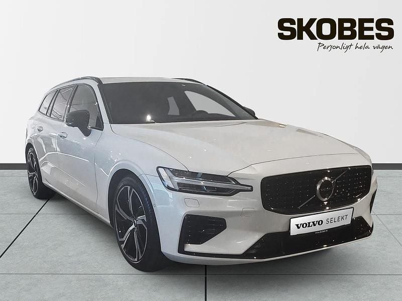 Vit Begagnad 2025 Volvo V60 Plus Kombi | 526 900 kr (Lite dyr) - Bild 1/4