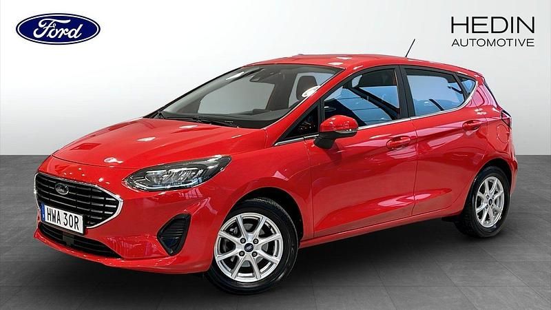 Röd (red) Begagnad 2023 Ford Fiesta Titanium Halvkombi | 169 900 kr (Marknadspris) - Bild 1/4
