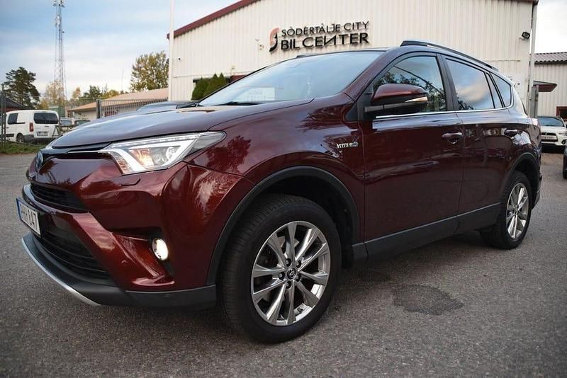 Mörkröd Begagnad 2017 Toyota RAV4 Hybrid Executive SUV | 249 900 kr (Marknadspris) - Bild 1/4