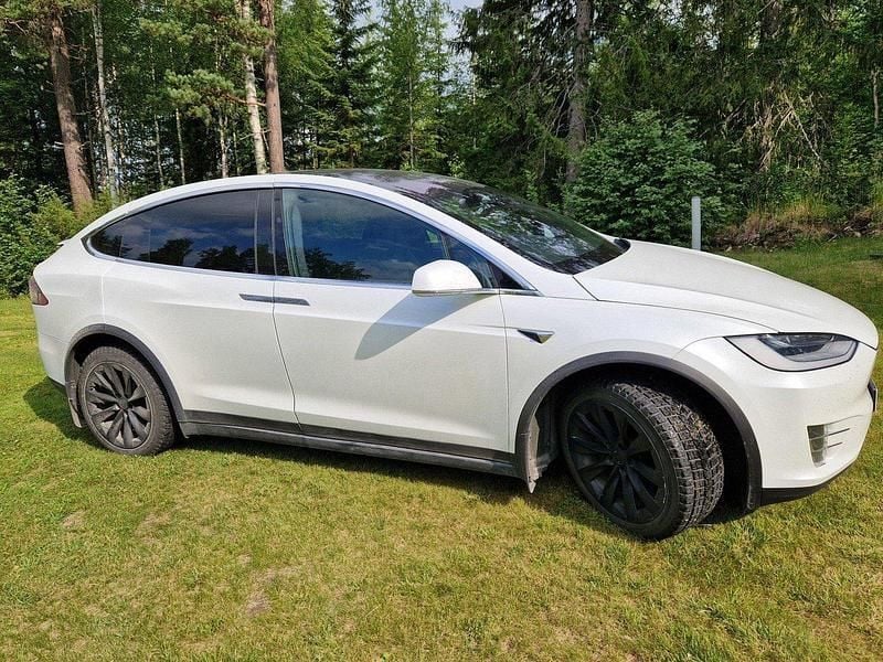 Vit Begagnad 2020 Tesla Model X Long Range SUV | 390 000 kr (Bra pris) - Bild 1/4