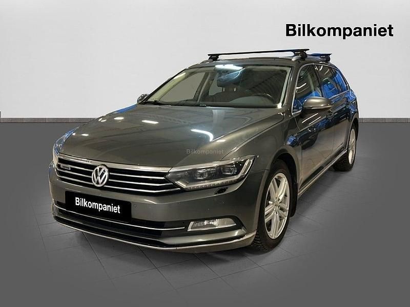 Grå Begagnad 2016 VW Passat GTS Kombi | 189 900 kr (Marknadspris) - Bild 1/4
