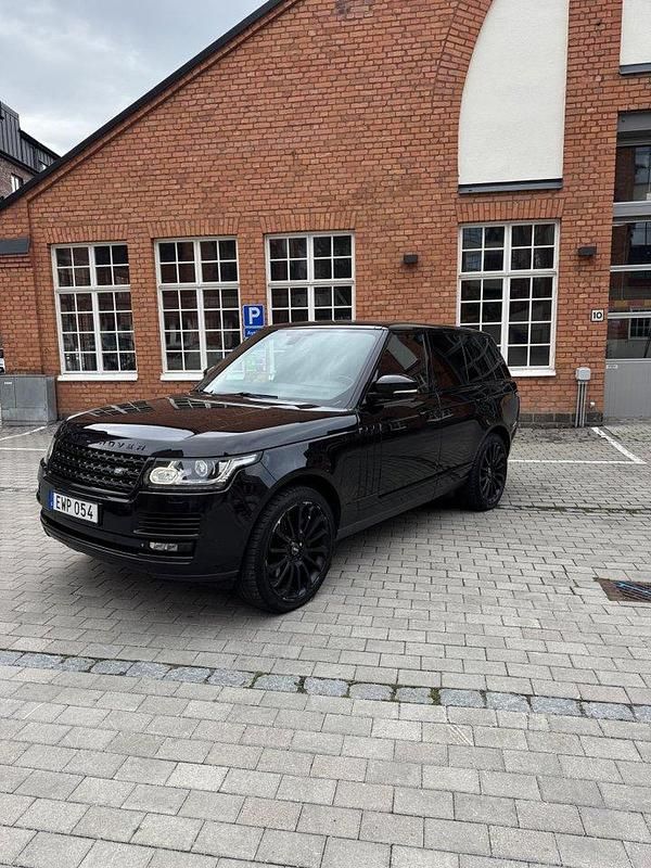Svart Begagnad 2015 Land Rover Range Rover SUV | 360 000 kr (Marknadspris) - Bild 1/4