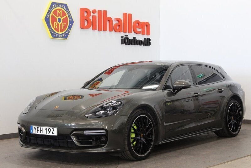 Grön Begagnad 2022 Porsche Panamera 4 Platinum Edition Sedan | 889 000 kr (Superpris) - Bild 1/4