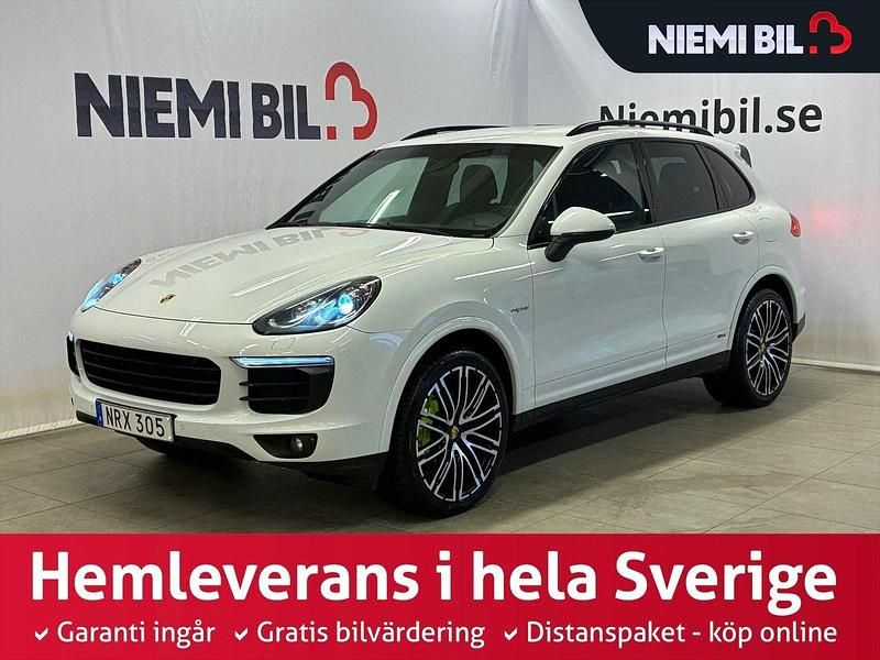 Vit Begagnad 2015 Porsche Cayenne S E-Hybrid SUV | 349 900 kr (Marknadspris) - Bild 1/3