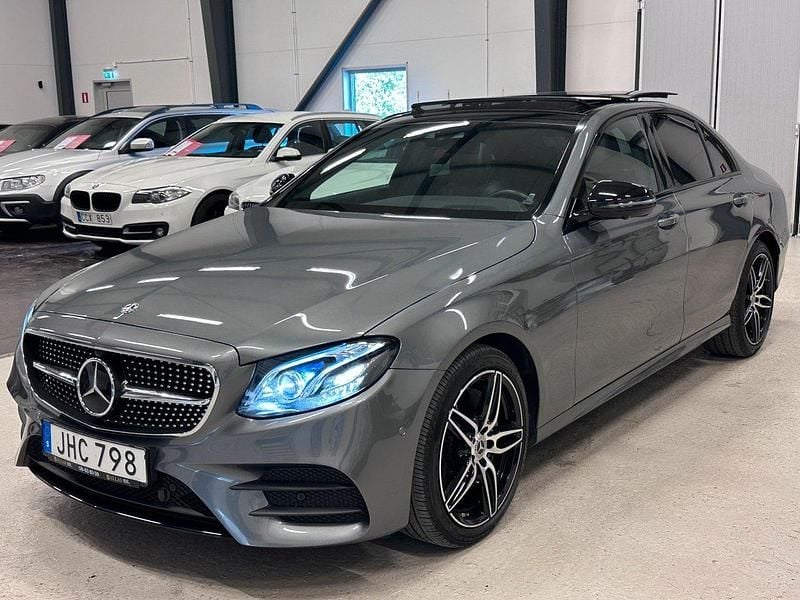Grå Begagnad 2017 Mercedes E200 AMG Sedan | 349 700 kr (Marknadspris) - Bild 1/4