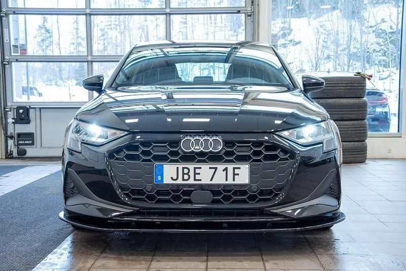 Begagnad Audi A3 Advanced 150 HK (110 kW) 2025 Svart