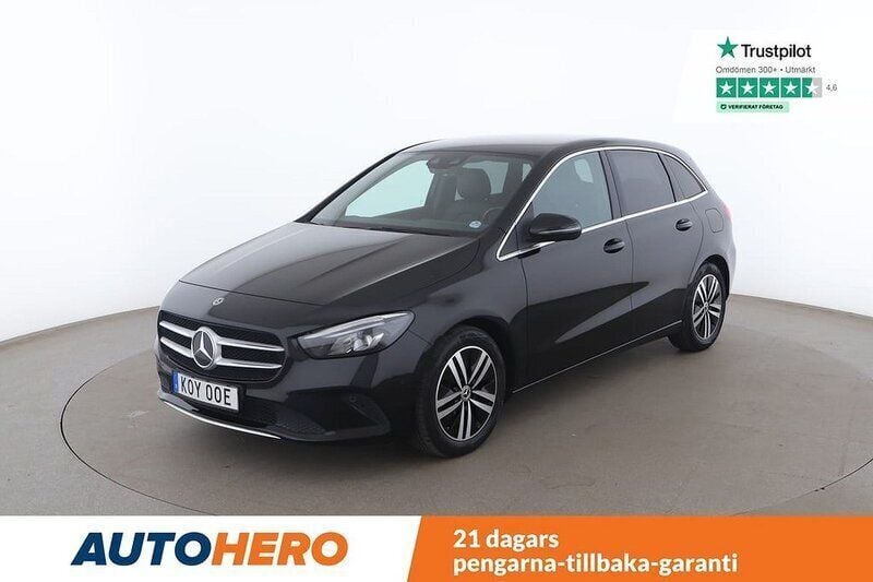 Svart Begagnad 2019 Mercedes B180 Minibuss | 216 000 kr (Marknadspris) - Bild 1/4