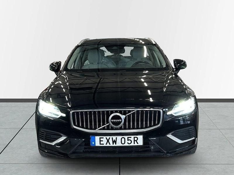 Begagnad Volvo V60 Inscription 340 HK (250 kW) 2022 Svart Kombi