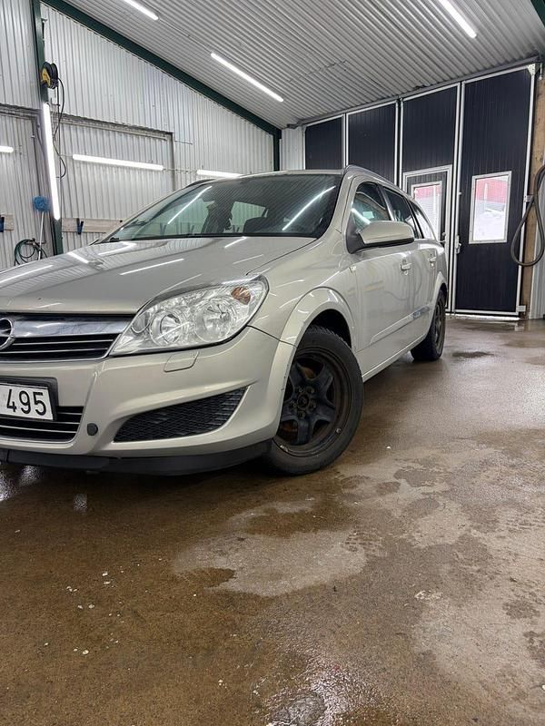 Begagnad Opel Astra 115 HK (84 kW) 2008