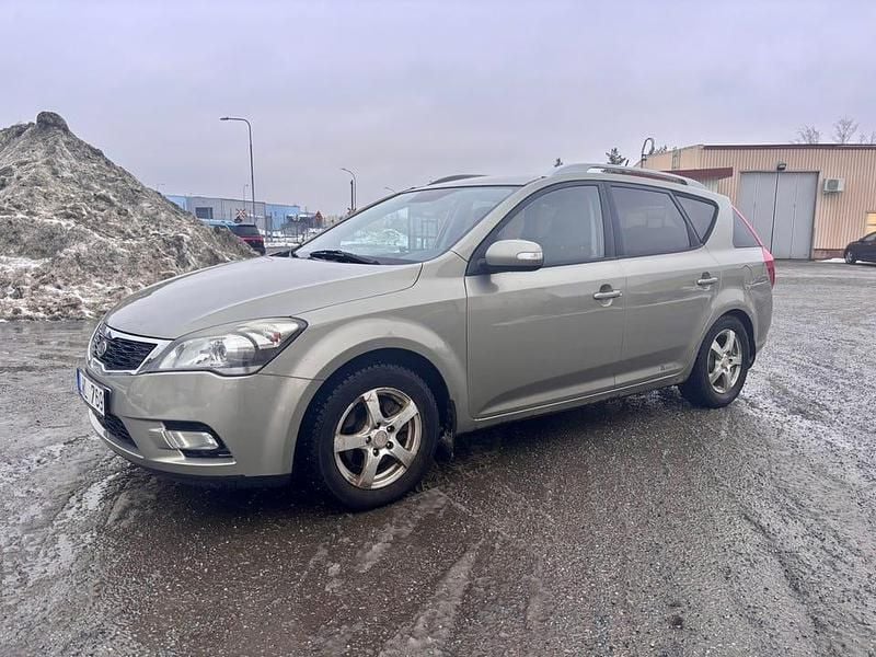 Begagnad Kia Ceed Sportswagon 128 HK (94 kW) 2012 Kombi