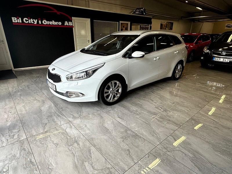 Vit Begagnad 2014 Kia Ceed Comfort Kombi | 84 900 kr (Marknadspris) - Bild 1/4
