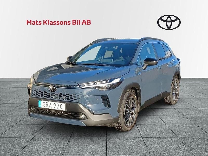 Silver Ny 2025 Toyota Corolla Cross Style SUV | 419 000 kr (Lite dyr) - Bild 1/4