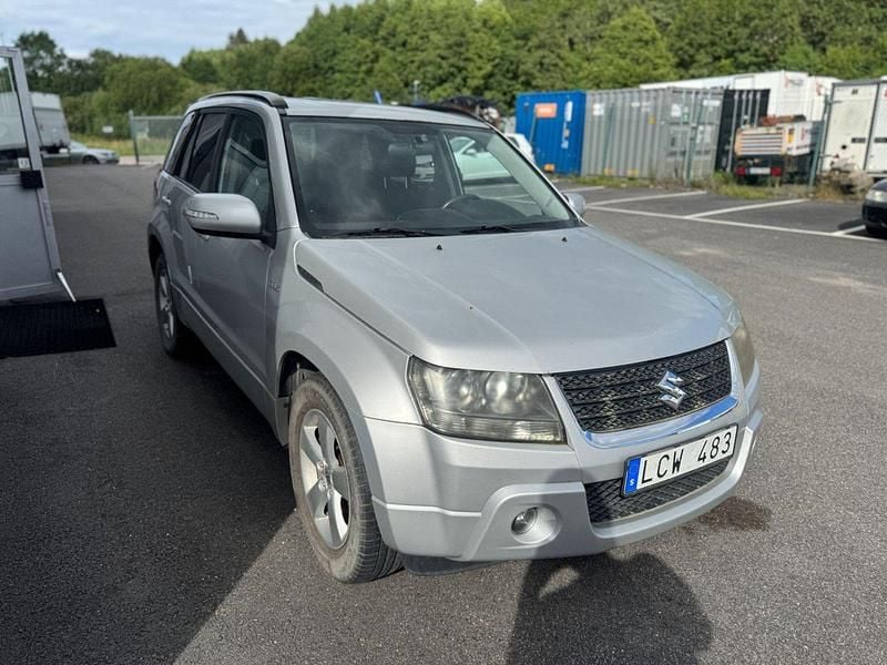 Grå Begagnad 2010 Suzuki Grand Vitara SUV | 20 000 kr - Bild 1/4