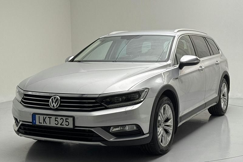 Silver Begagnad 2017 VW Passat Business Sedan | 156 000 kr (Marknadspris) - Bild 1/4
