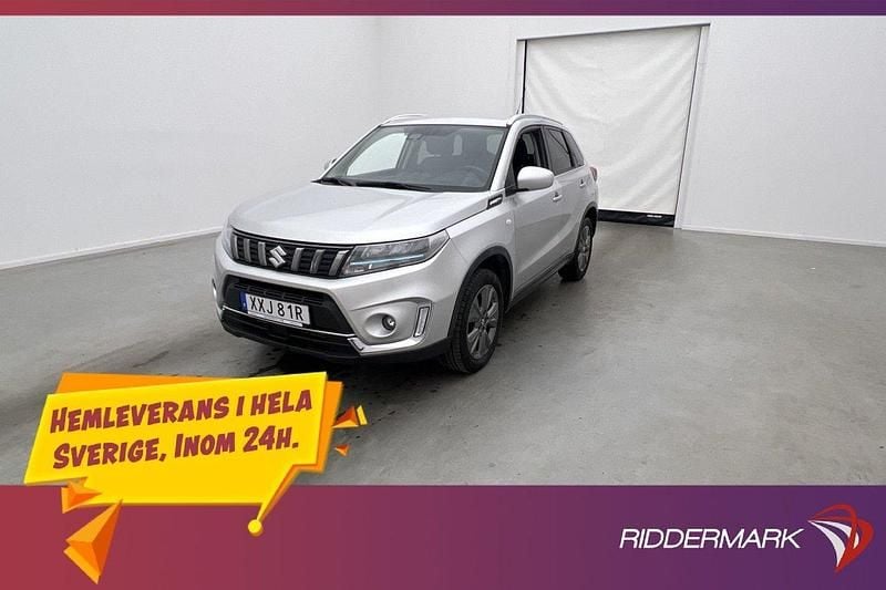 Grå Begagnad 2021 Suzuki Vitara SUV | 199 800 kr (Marknadspris) - Bild 1/3